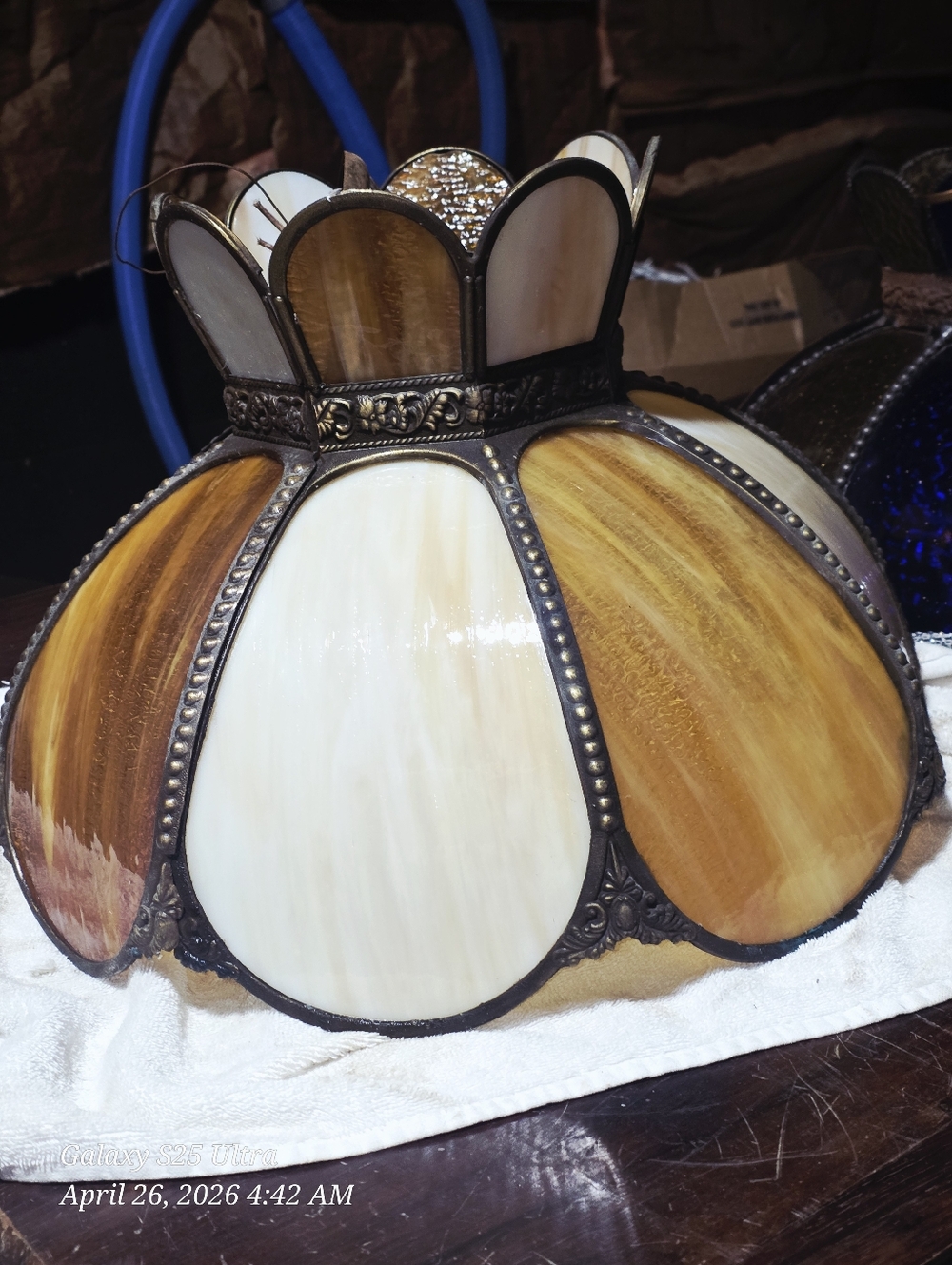 Stained Glass Tiffany-Style Pendant Lamp Shade in Cream & Amber